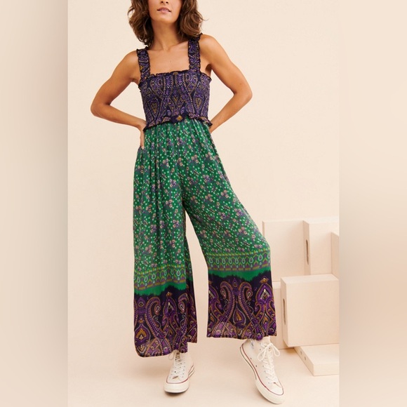 Urban Outfitters Olive Smocked Jumpsuit Size Small - Picture 6 of 9